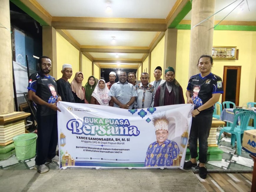 Yance Samonsabra Bantu Dapur Ramadhan di Masjid Baitul Amin