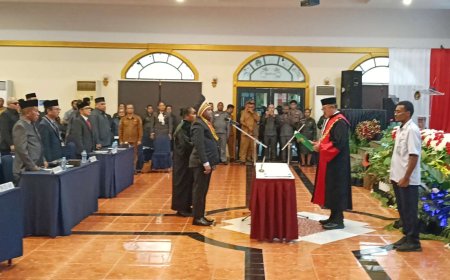 Frits Bernard Indou Dilantik sebagai Wakil Ketua III, Unsur Pimpinan DPR Papua Barat Resmi Lengkap