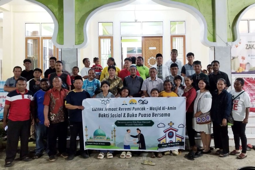 Jemaat Gereja Advent Reremi Puncak Bersihkan Masjid Al-Amin dan Buka Puasa Bersama