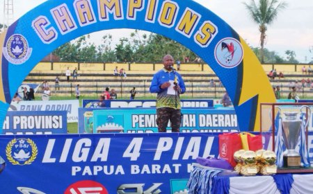 Gubernur Dominggus Mandacan Berikan Bonus Juara Liga 4 Papua Barat, Dorong Kemajuan Sepak Bola Daerah