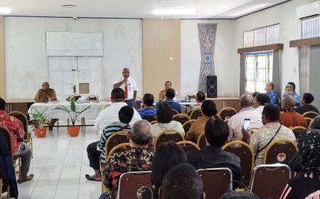 Kadisdik Papua Barat Ajak Orang Tua Selesaikan Konflik Siswa SMA Taruna Kasuari Nusantara Dari Hati Ke Hati