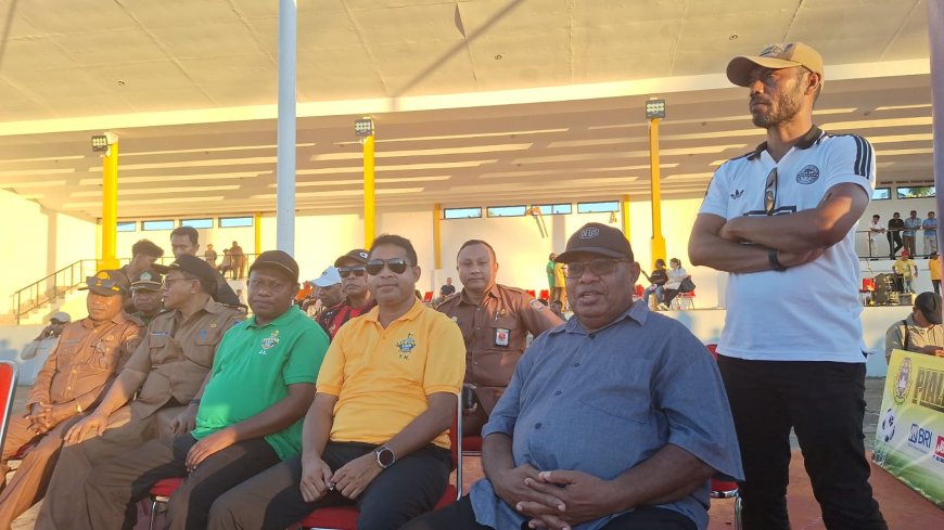 Bupati Yohanis Manibuy Imbau ASN dan PPPK Jaga Persatuan, Tekankan Profesionalisme Pasca Penyerahan SK