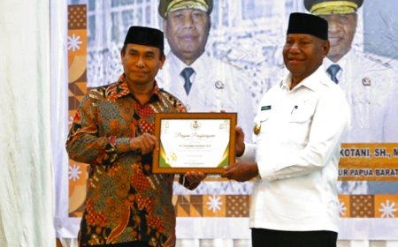 Gubernur Papua Barat Terima Penghargaan Dari Baznas Pusat Atas Dukungan Terhadap Gerakan Zakat