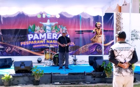 Sekda Papua Barat Ajak ASN Belanja Produk UMKM Pakai Uang TPP di Pameran Harmoni Pesparawi XIV
