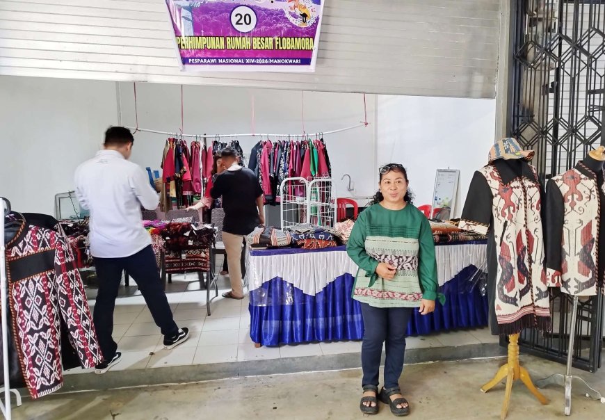 Flobamora Papua Barat Hadirkan Tenun NTT di Pameran Harmoni Pesparawi XIV, Pengunjung Antusias Berbelanja