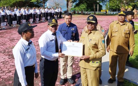 Gubernur Papua Barat Serahkan SK kepada 1.002 CPNS dan PPPK, Minta ASN Siap Ditempatkan di Mana Saja