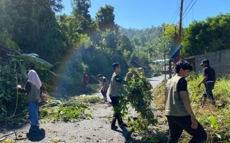 Tim LONTARA FT-UH Bersama Warga Desa Lonjoboko Gelar Aksi Bersih Lingkungan dan Gotong Royong Pasca Longsor