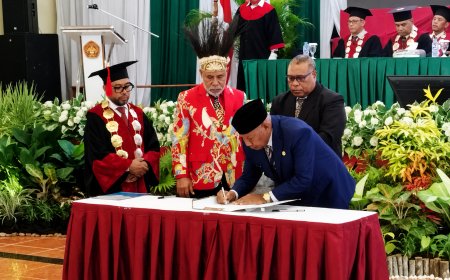 STIH Manokwari Resmi Bertransformasi Menjadi IHTP Papua, Filep Wamafma Dilantik Sebagai Rektor