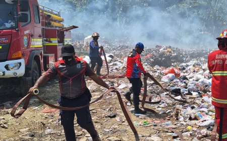 Damkar Papua Barat Padamkan Kebakaran di TPA Sowi Gunung, Terkendala Alat Pelindung dan Sarana Pendukung