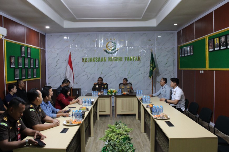 Kapolres Fakfak Perkuat Sinergitas dengan Kejaksaan Negeri melalui Silaturahmi Kelembagaan