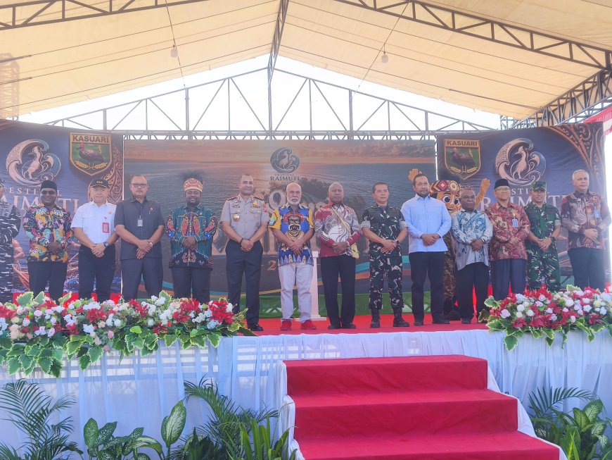 Gubernur Dominggus Buka Festival Raimuti 2026, Ajak Masyarakat Jaga Warisan Sejarah dan Alam Papua Barat