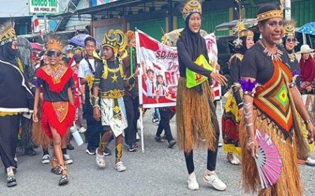Tim Ekspedisi Patriot UNAIR Ikut Meriahkan Karnaval Budaya HUT RI di Prafi