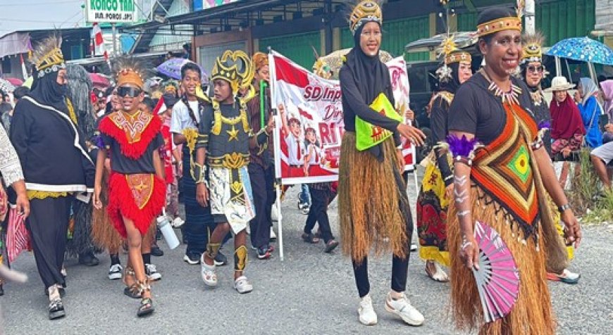 Tim Ekspedisi Patriot UNAIR Ikut Meriahkan Karnaval Budaya HUT RI di Prafi