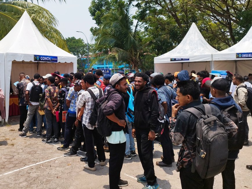 Hari Pertama Job Fair Papua Barat 2026, Stand Conch Cement Diserbu Pencari Kerja