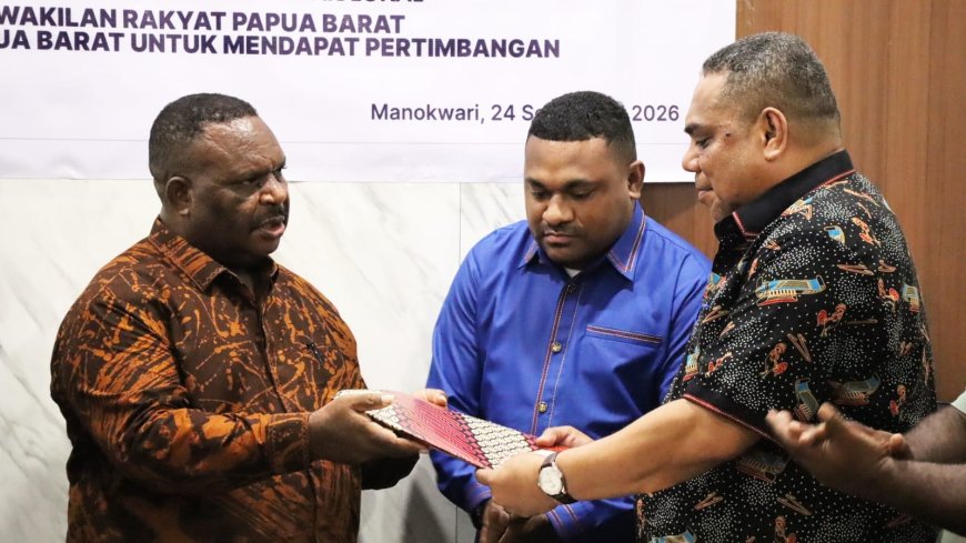 MRPB Serahkan Raperdasus Protokoler dan Keuangan Anggota ke DPRP Papua Barat
