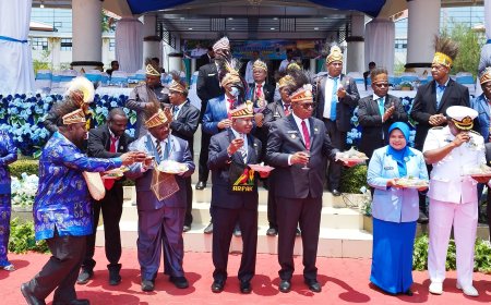 Dominggus Mandacan Tegaskan Pembangunan Papua Barat Harus Sejalan dengan Pelestarian Alam