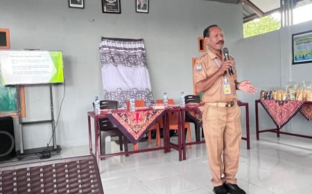 Kadis Koperasi dan UKM Manokwari Bekali Kader SMART Posyandu Prafi Strategi Kembangkan Usaha