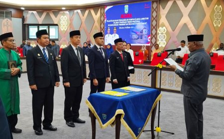 Gubernur Dominggus Mandacan Lantik Pejabat Eselon II, Empat Kepala OPD Bergeser Posisi
