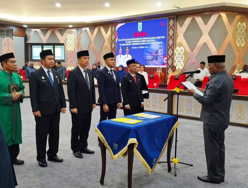 Gubernur Dominggus Mandacan Lantik Pejabat Eselon II, Empat Kepala OPD Bergeser Posisi